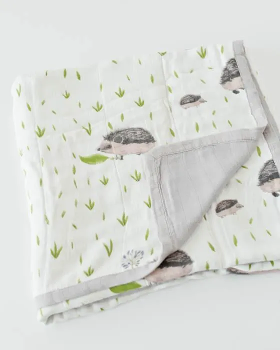 Deluxe Muslin Quilt- Hedgehog